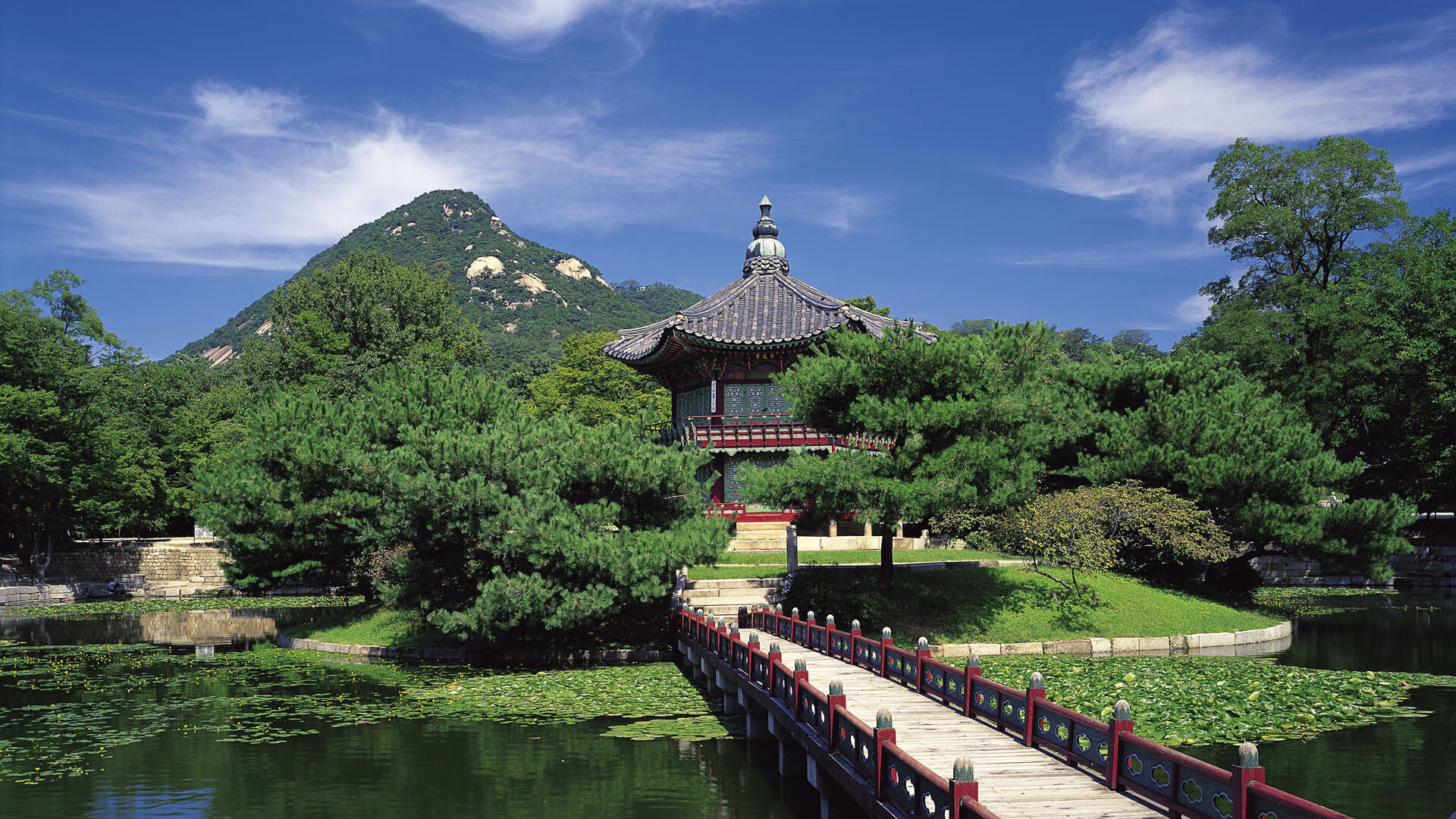 熊猫体育-西甲豪门争夺激烈：精彩瞬间不断刷新记录！，西甲老牌豪门